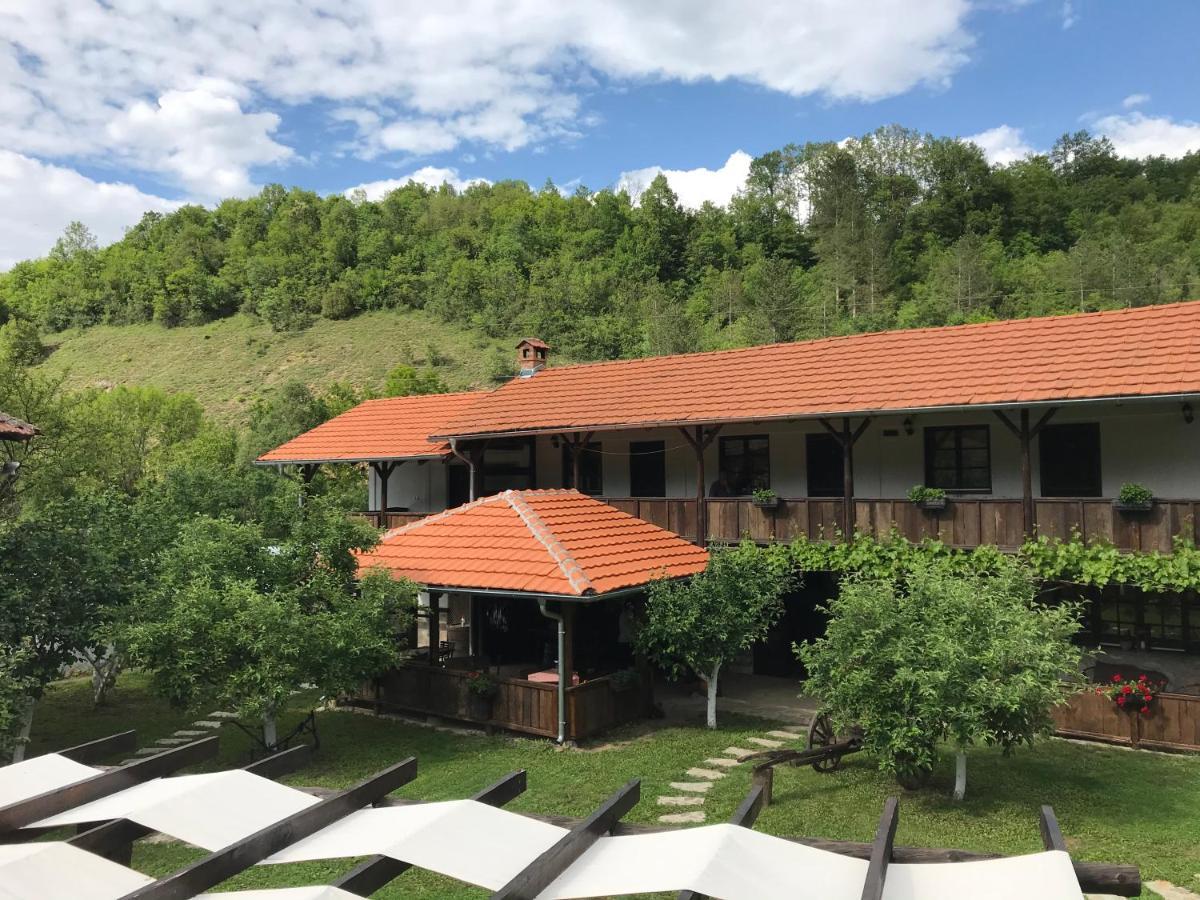Konak Tosa Poganovo Buitenkant foto