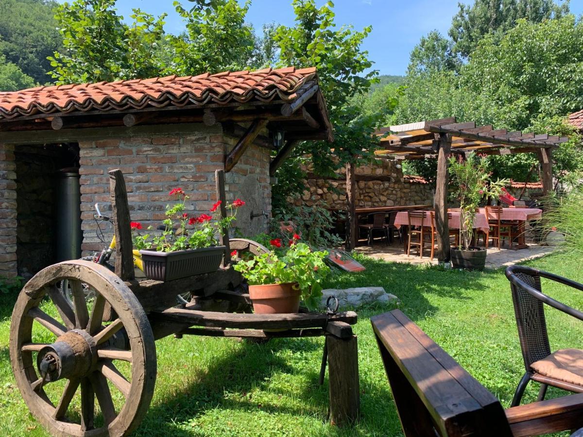 Konak Tosa Poganovo Buitenkant foto